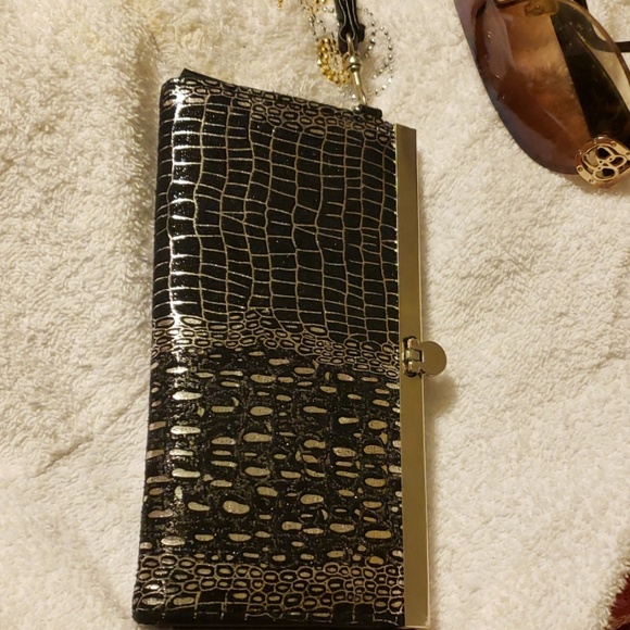 (2 Purses Le Chateau black wristlet & Black wallet - Picture 2 of 8